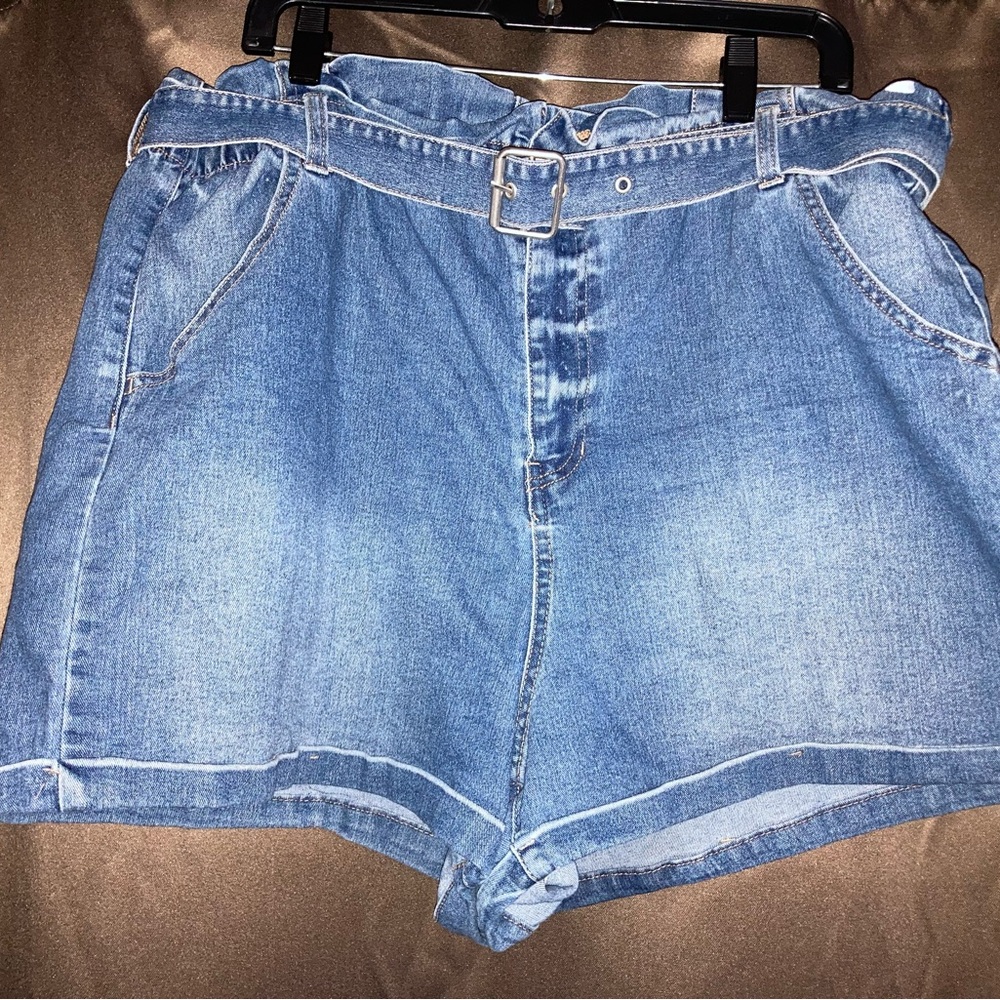 No Boundaries Shorts Size 21 or 3X